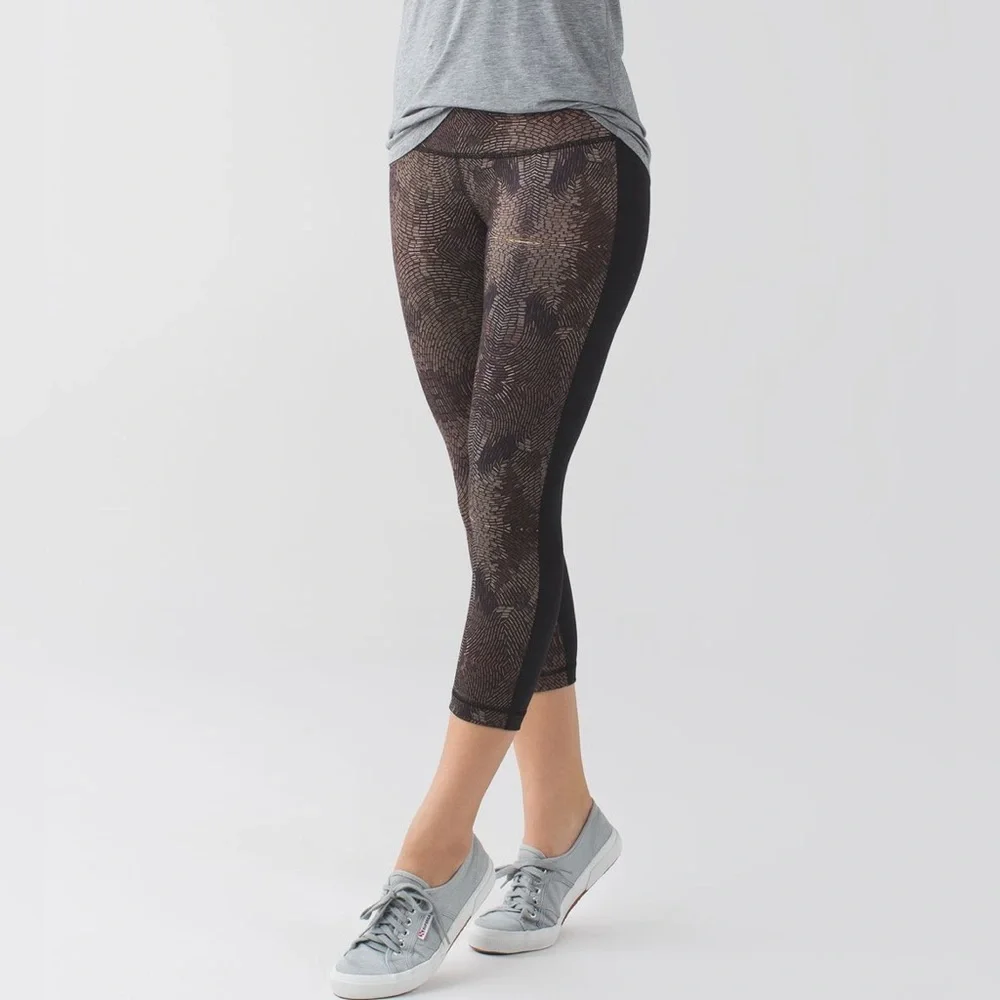 LULULEMON Wunder Under Crop II *Full-On Luon Golden Godess Cashew Multi Size 6 - Picture 1 of 11
